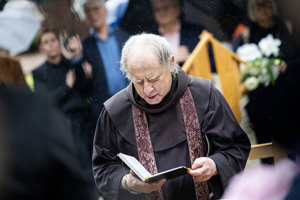 Poetas Aidas Marčėnas išlydėtas į paskutiniąją kelionę