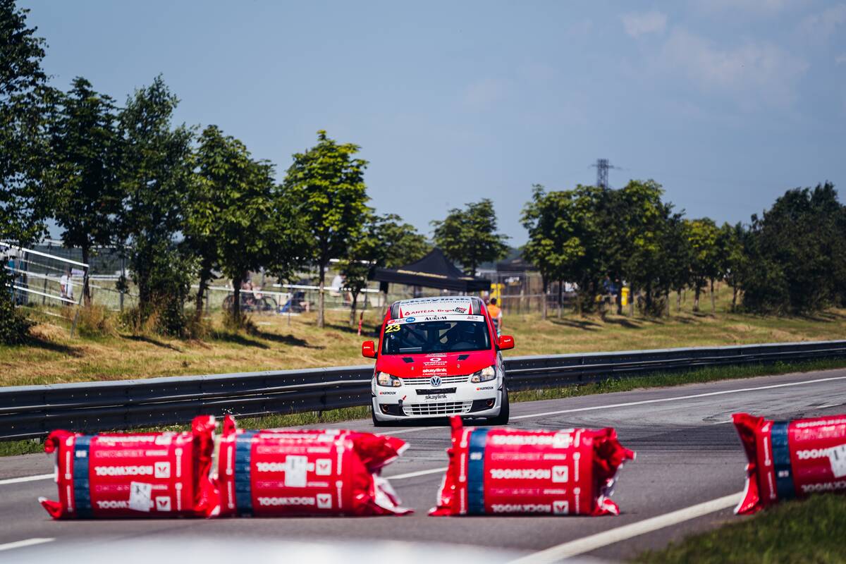 „Aurum 1006 km lenktynių“ trasoje įsibėgėjo kvalifikacijos važiavimai