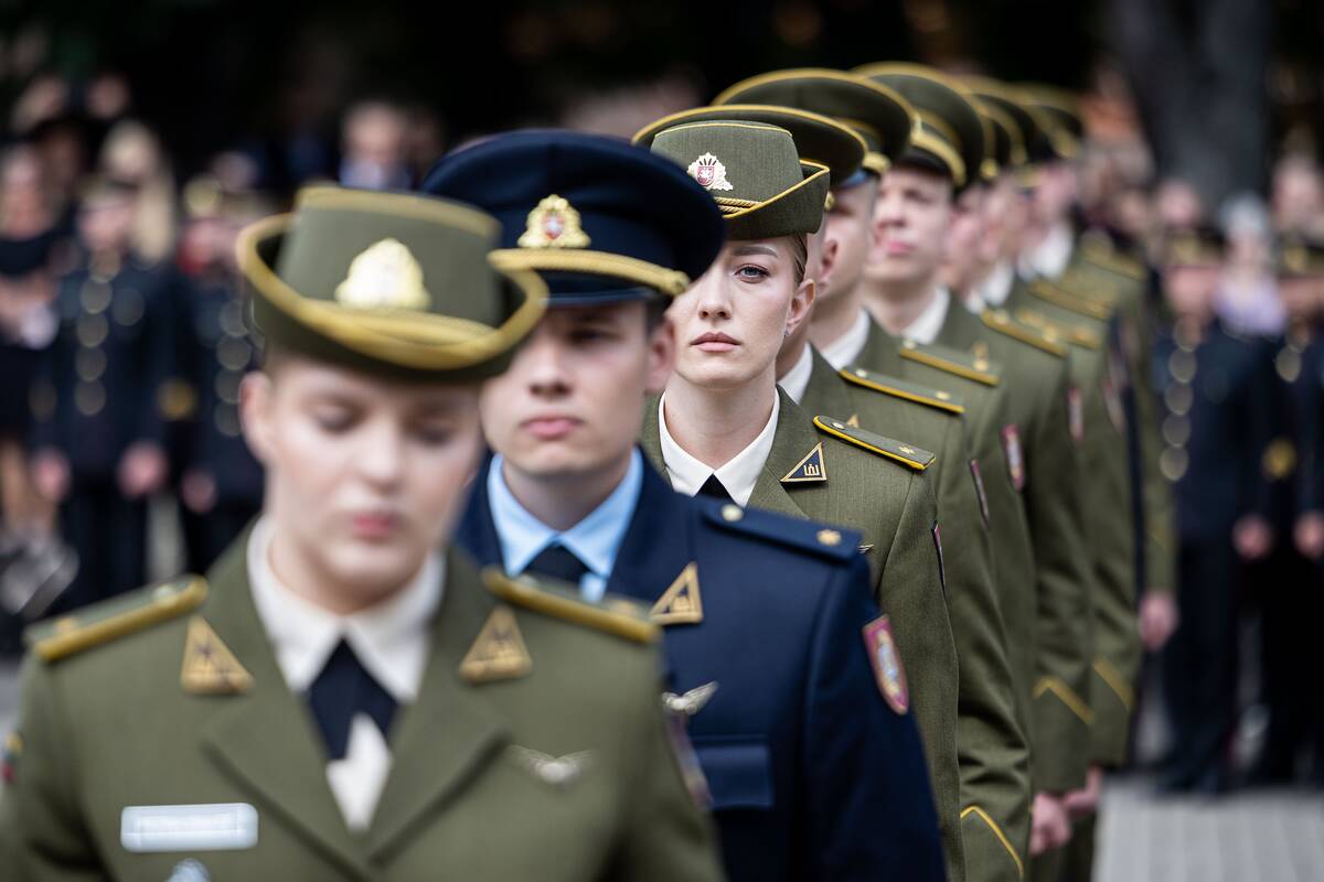 Prezidentas  58 kariūnams suteikė pirmąjį karininko laipsnį