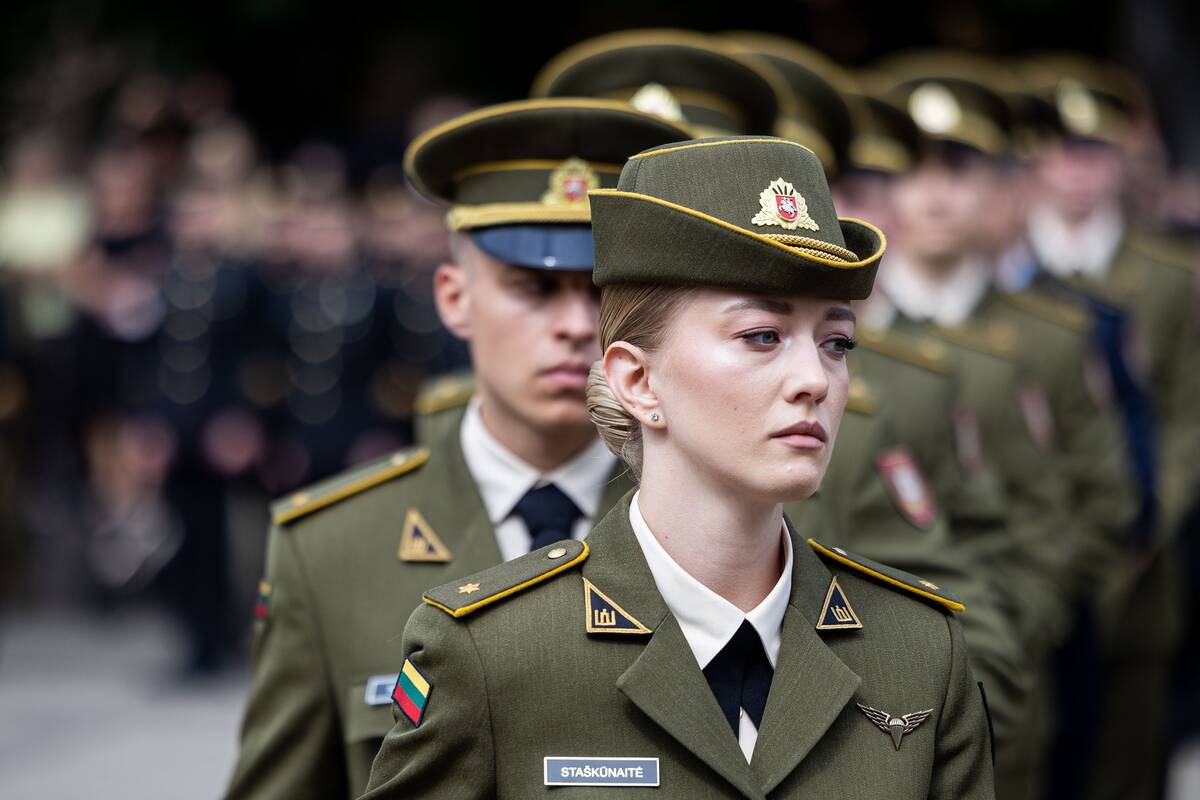 Prezidentas  58 kariūnams suteikė pirmąjį karininko laipsnį