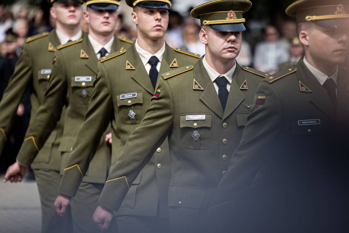 Prezidentas  58 kariūnams suteikė pirmąjį karininko laipsnį