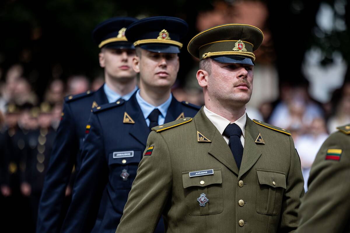 Prezidentas  58 kariūnams suteikė pirmąjį karininko laipsnį