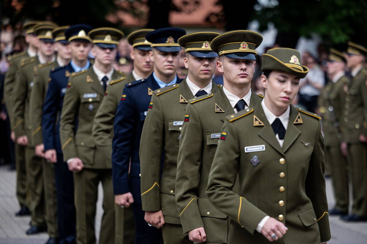 Prezidentas  58 kariūnams suteikė pirmąjį karininko laipsnį