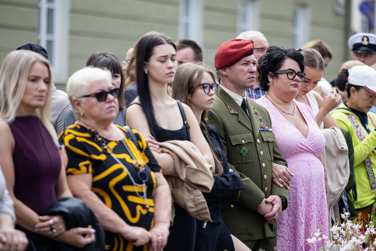 Prezidentas  58 kariūnams suteikė pirmąjį karininko laipsnį