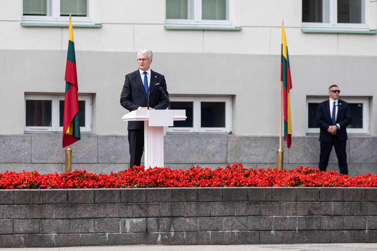Prezidentas  58 kariūnams suteikė pirmąjį karininko laipsnį