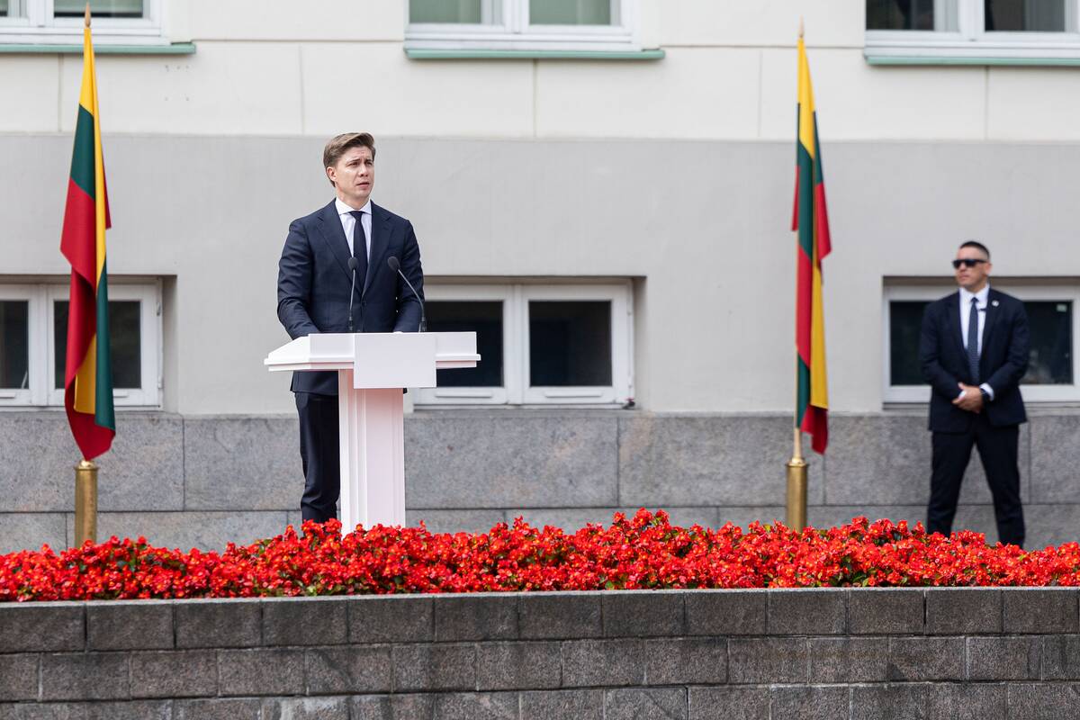Prezidentas  58 kariūnams suteikė pirmąjį karininko laipsnį