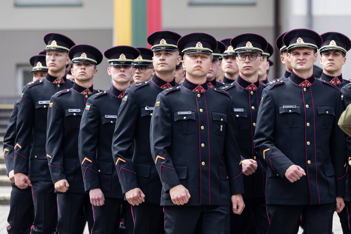 Prezidentas  58 kariūnams suteikė pirmąjį karininko laipsnį