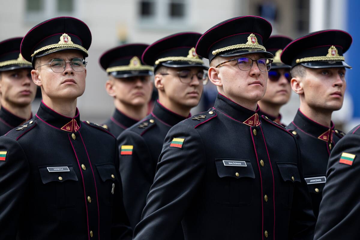 Prezidentas  58 kariūnams suteikė pirmąjį karininko laipsnį