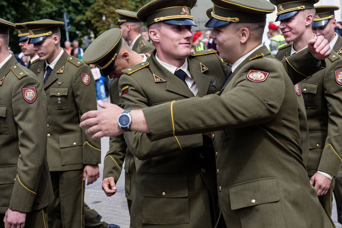 Prezidentas  58 kariūnams suteikė pirmąjį karininko laipsnį
