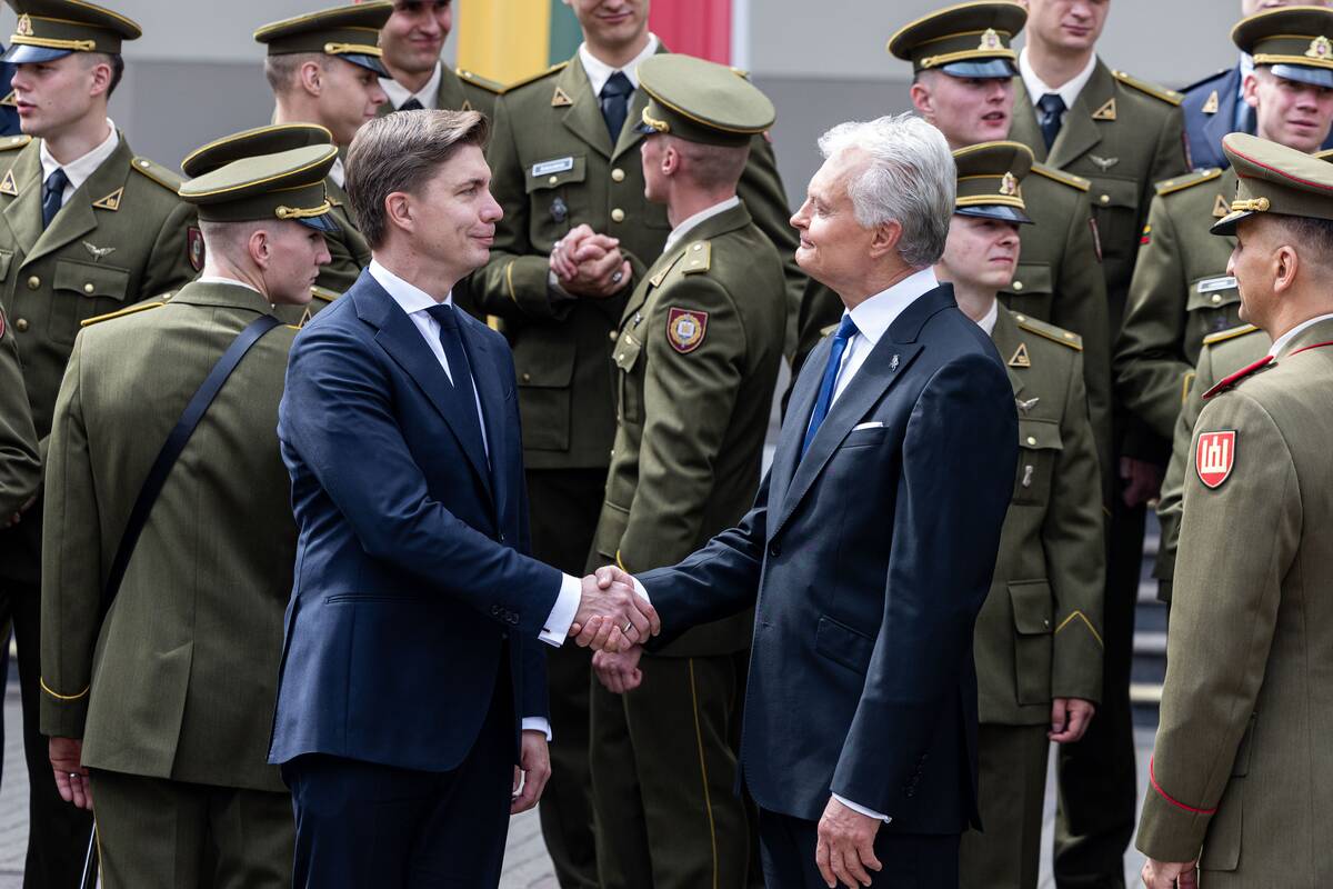 Prezidentas  58 kariūnams suteikė pirmąjį karininko laipsnį