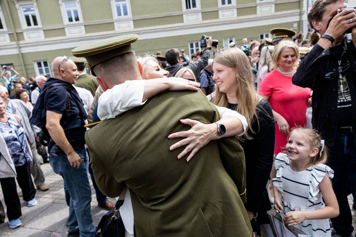 Prezidentas  58 kariūnams suteikė pirmąjį karininko laipsnį
