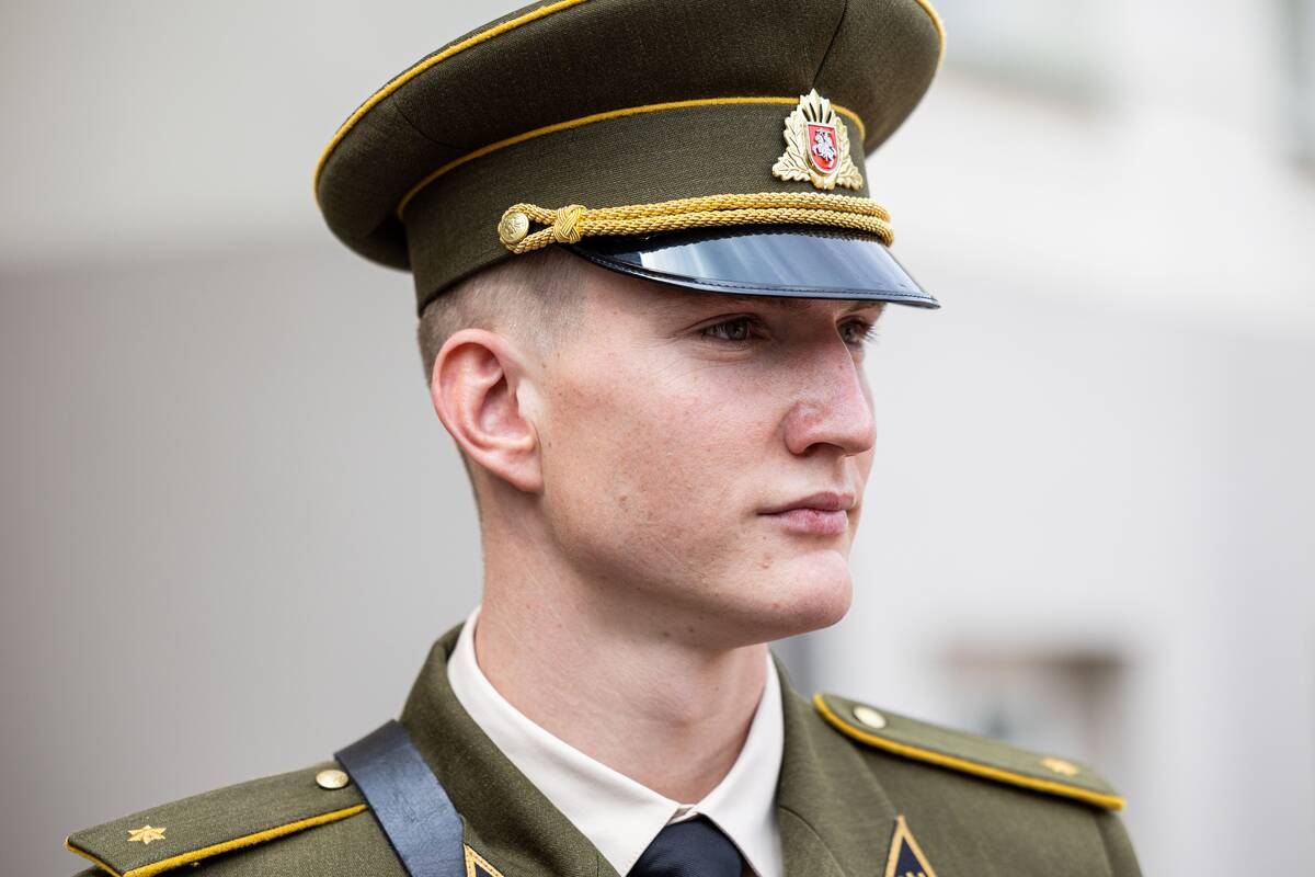 Prezidentas  58 kariūnams suteikė pirmąjį karininko laipsnį