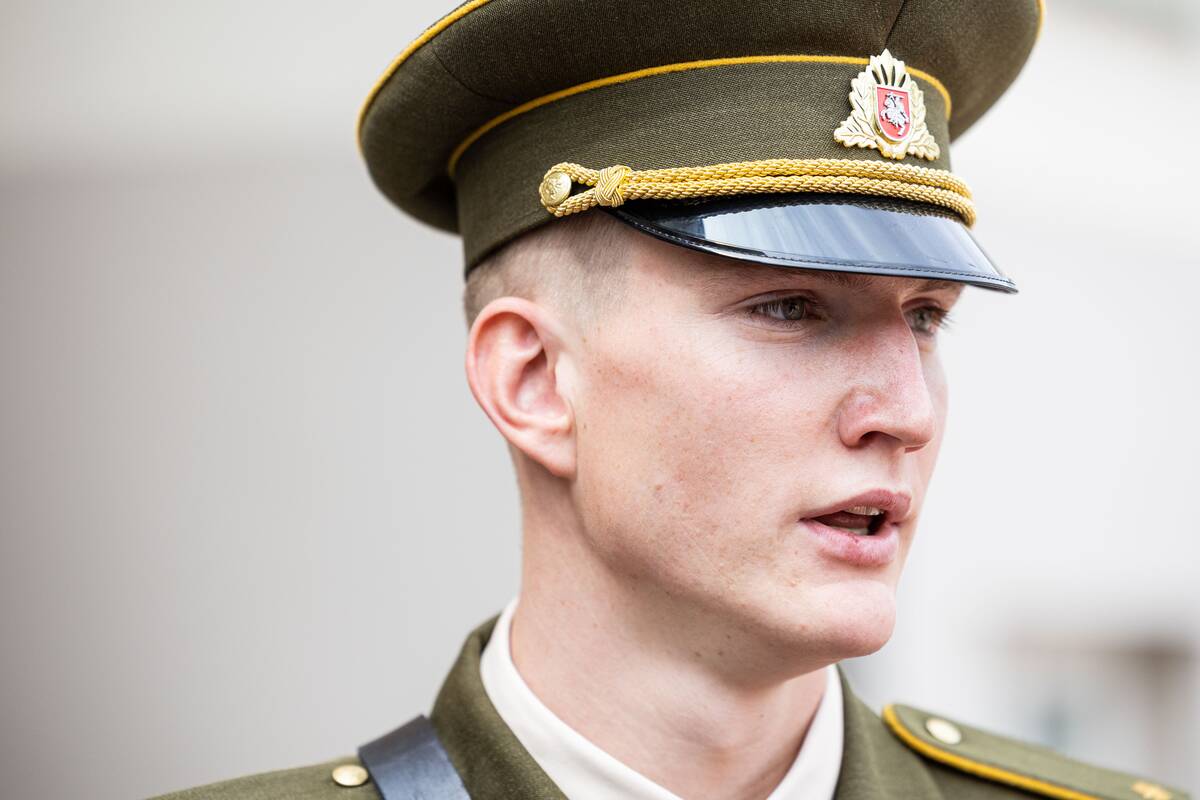 Prezidentas  58 kariūnams suteikė pirmąjį karininko laipsnį