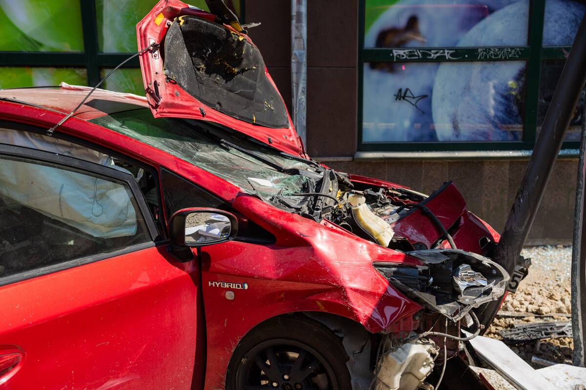 Vilniaus centre automobilis rėžėsi į viešojo transporto stotelę