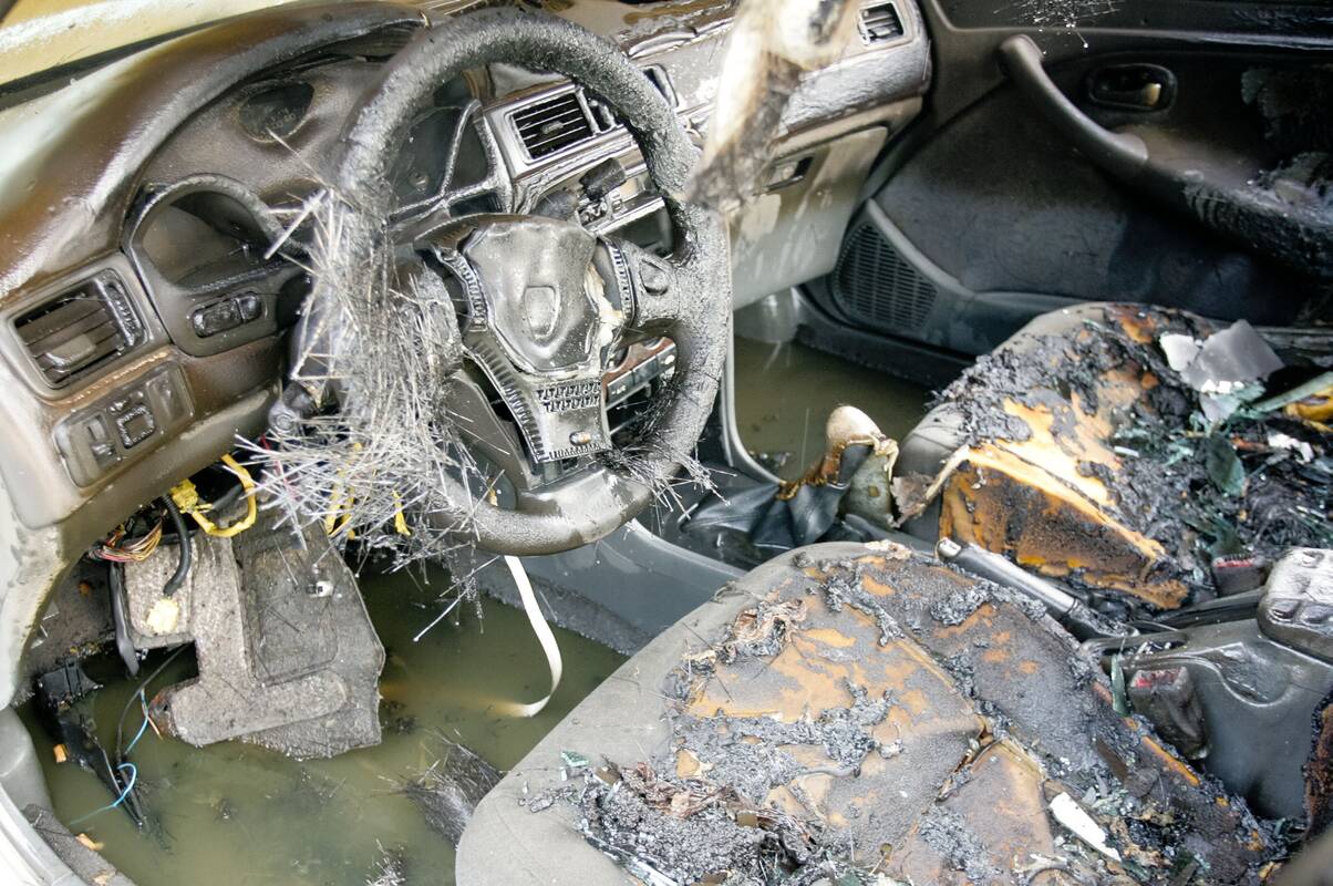 
<span>Kieme pleškėjo automobilis: įtaria padegimą</span>
