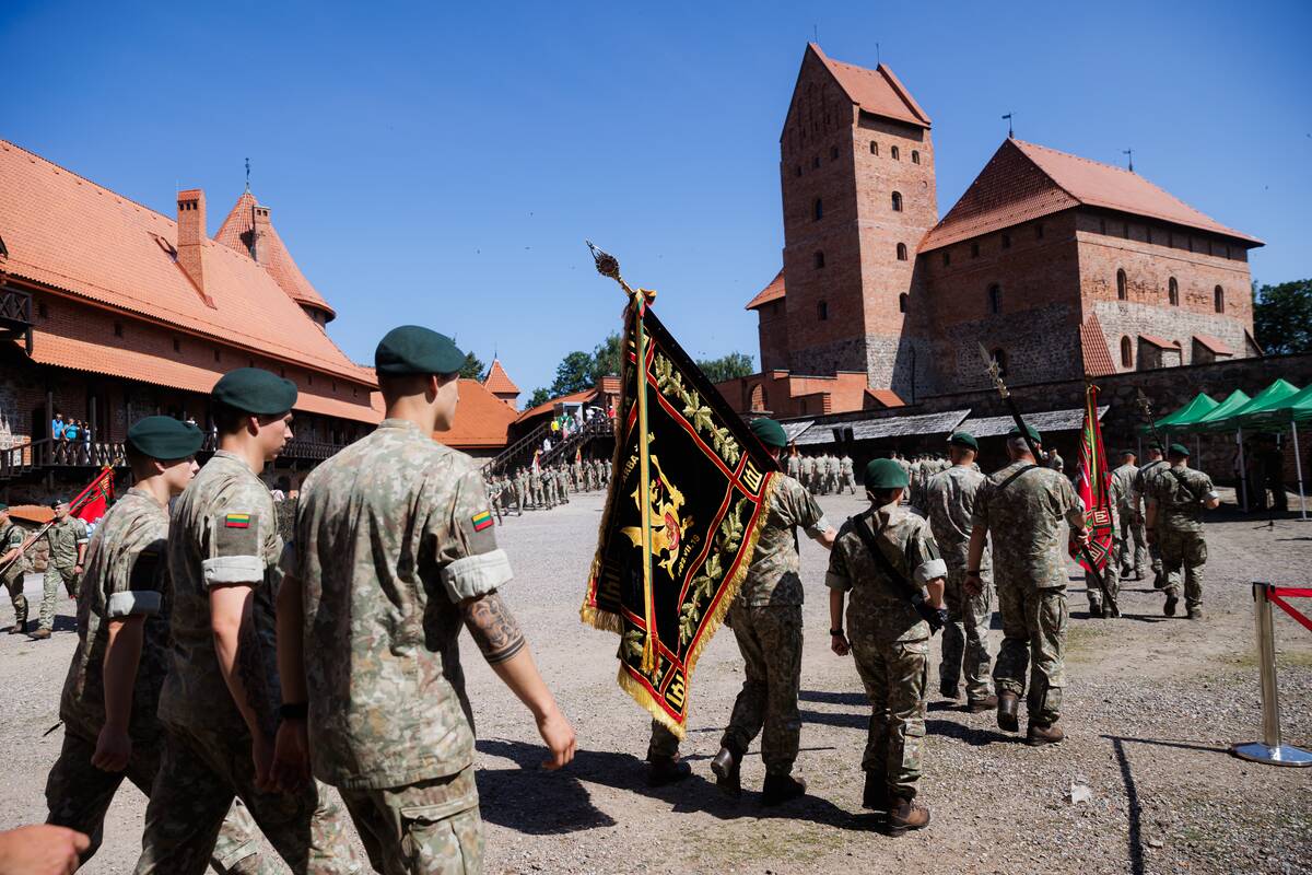 Sausumos pajėgų vėliavų žygio finišas ir Sausumos pajėgų dienos iškilminga ceremonija
