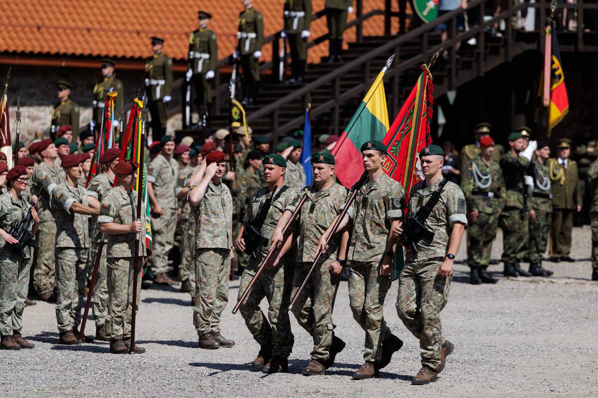 Sausumos pajėgų vėliavų žygio finišas ir Sausumos pajėgų dienos iškilminga ceremonija