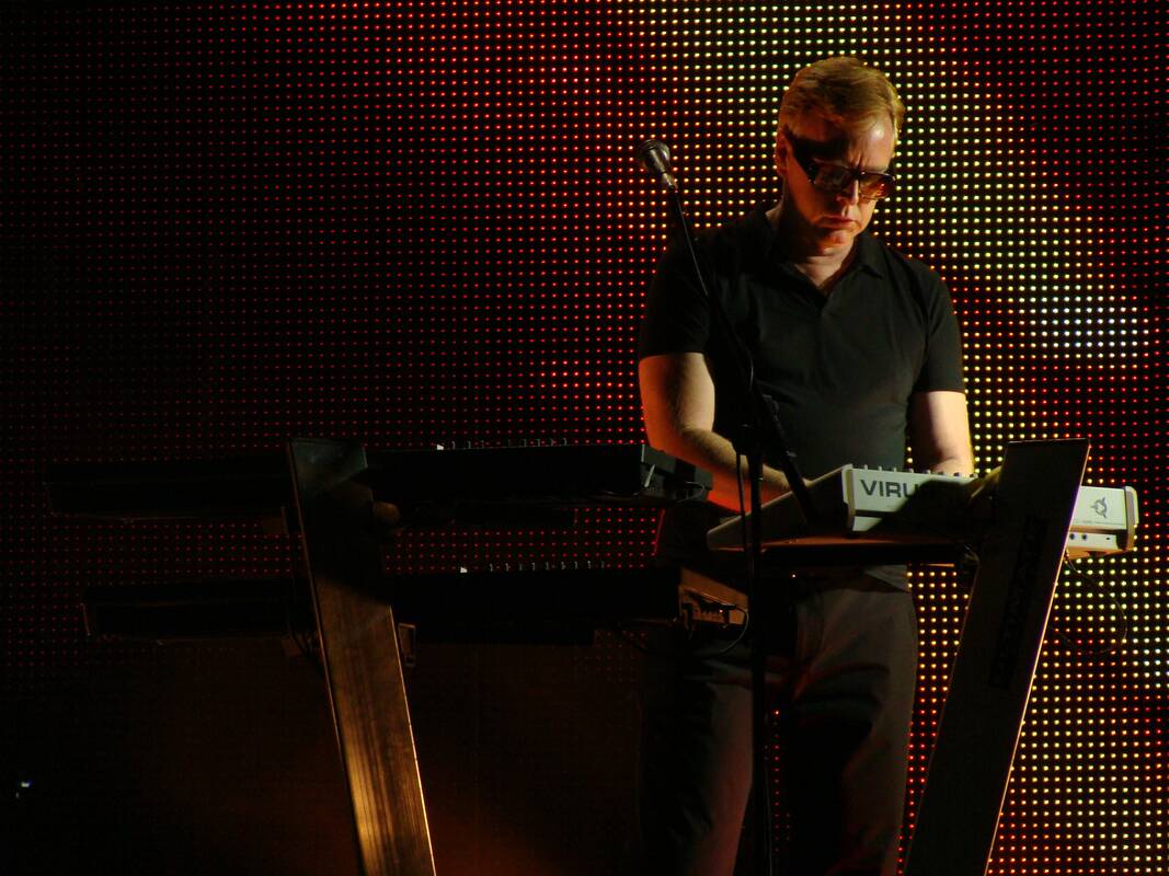 1961 — gimė grupės „Depeche Mode“ muzikantas Andy Fletcher.