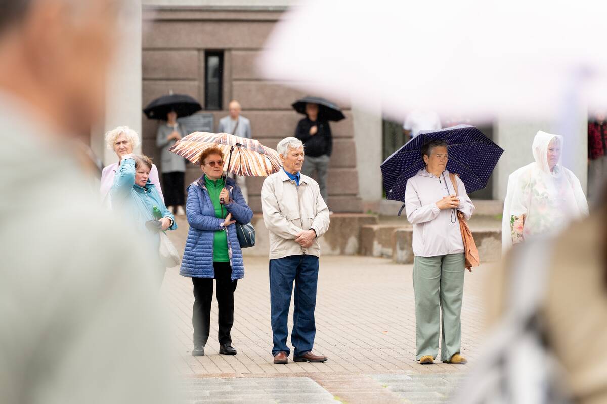 Kaune Valstybės diena – po skėčiais, bet su tradicijomis
