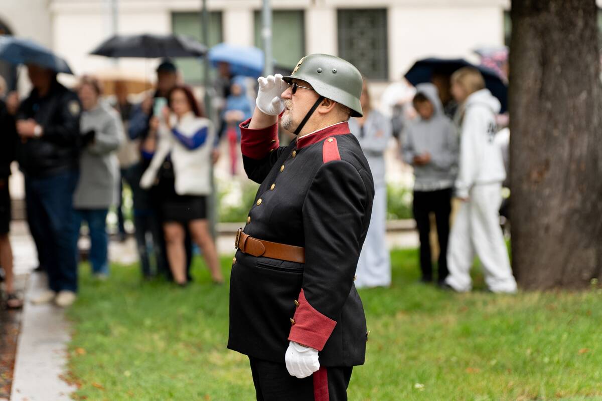 Kaune Valstybės diena – po skėčiais, bet su tradicijomis