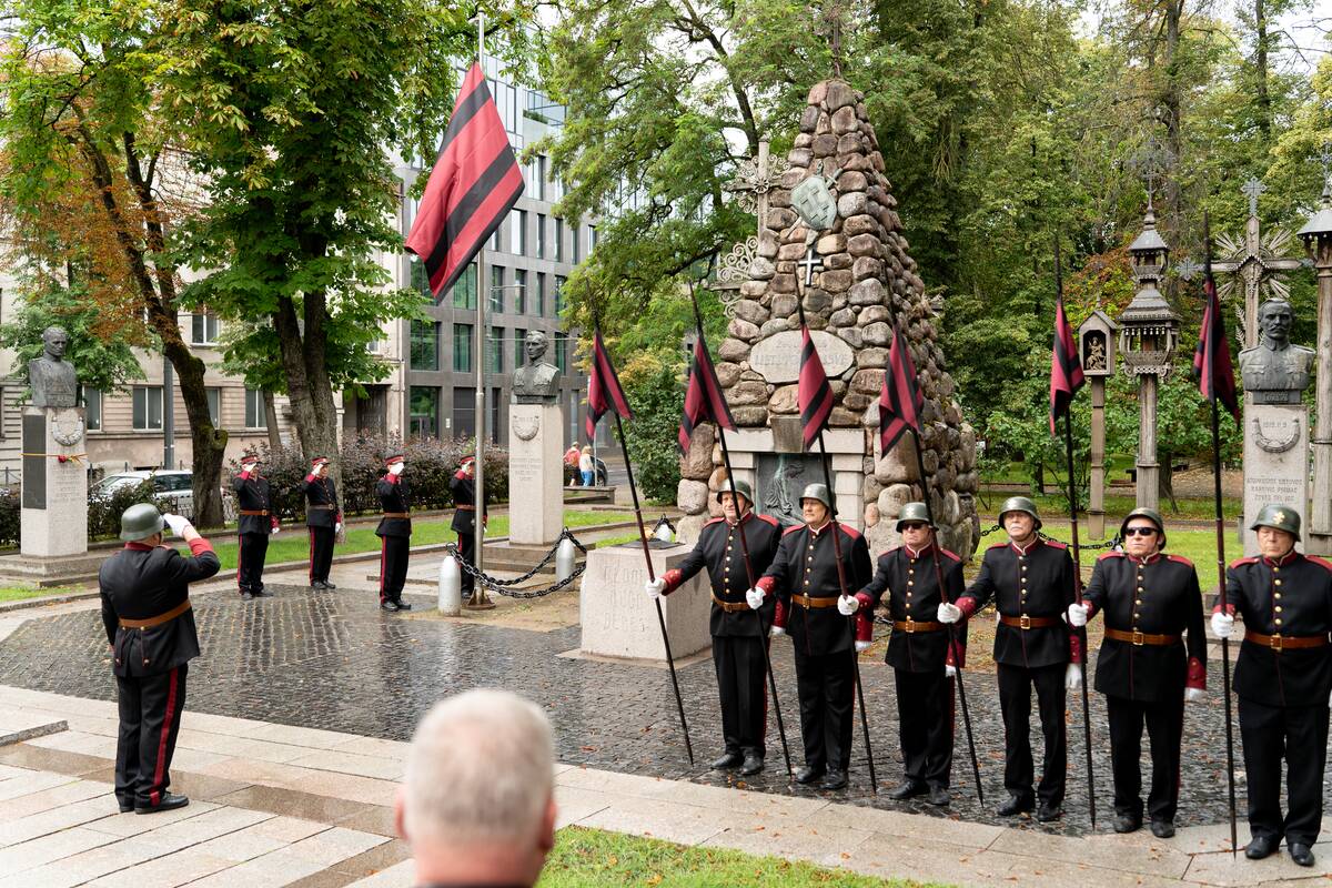 Kaune Valstybės diena – po skėčiais, bet su tradicijomis