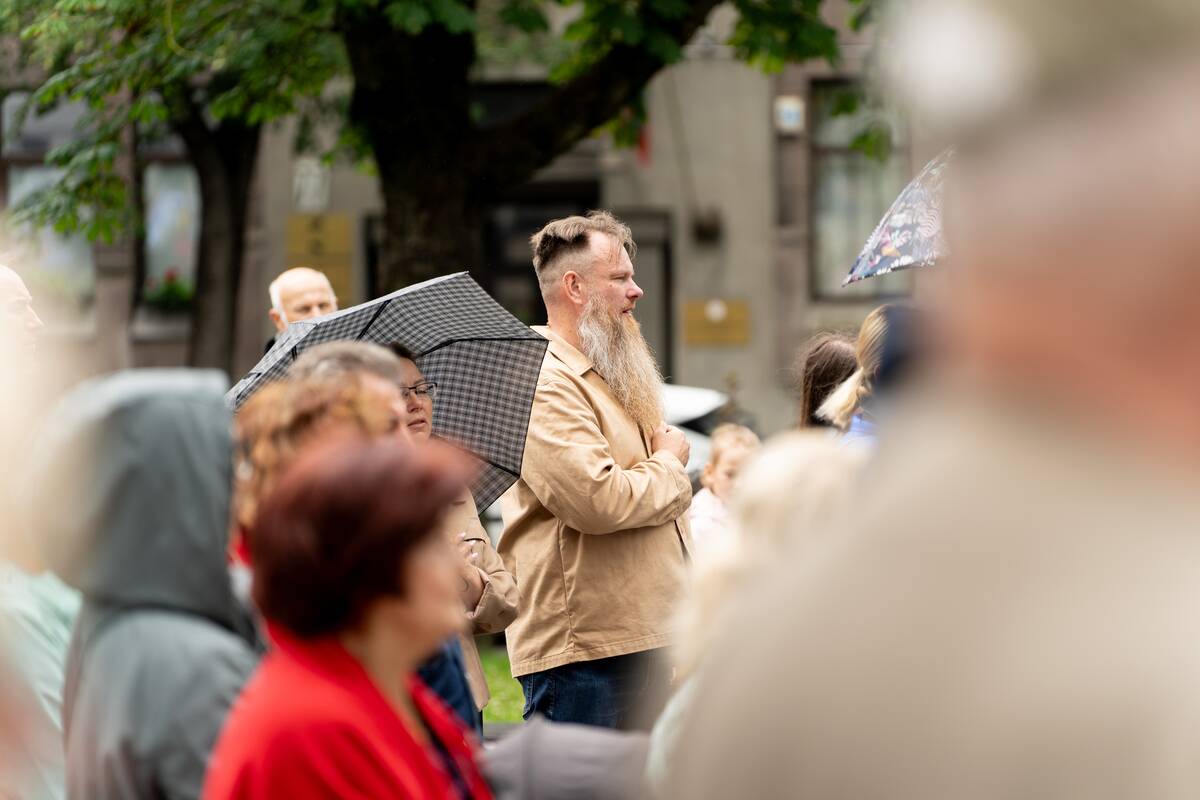 Kaune Valstybės diena – po skėčiais, bet su tradicijomis