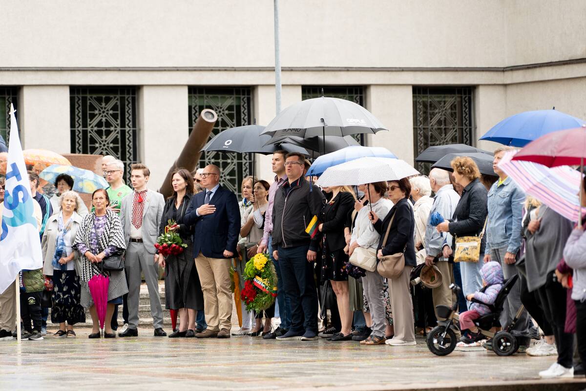 Kaune Valstybės diena – po skėčiais, bet su tradicijomis