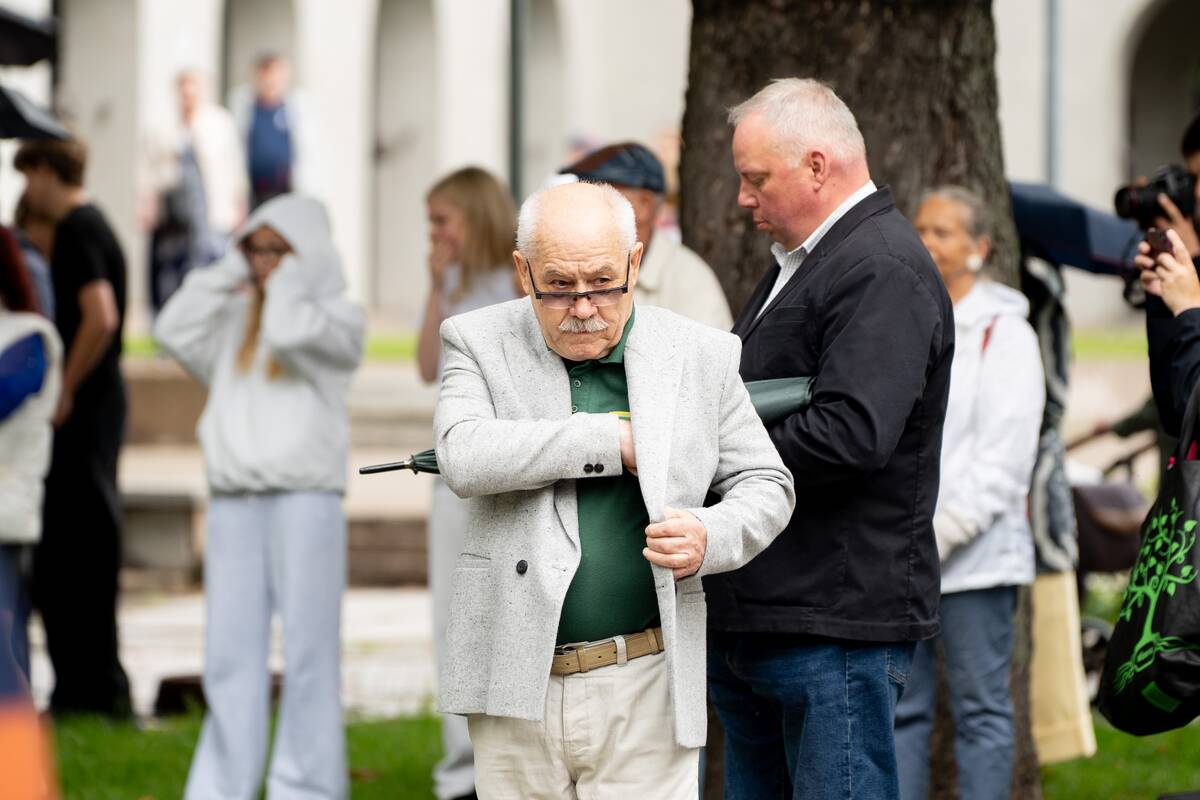 Kaune Valstybės diena – po skėčiais, bet su tradicijomis