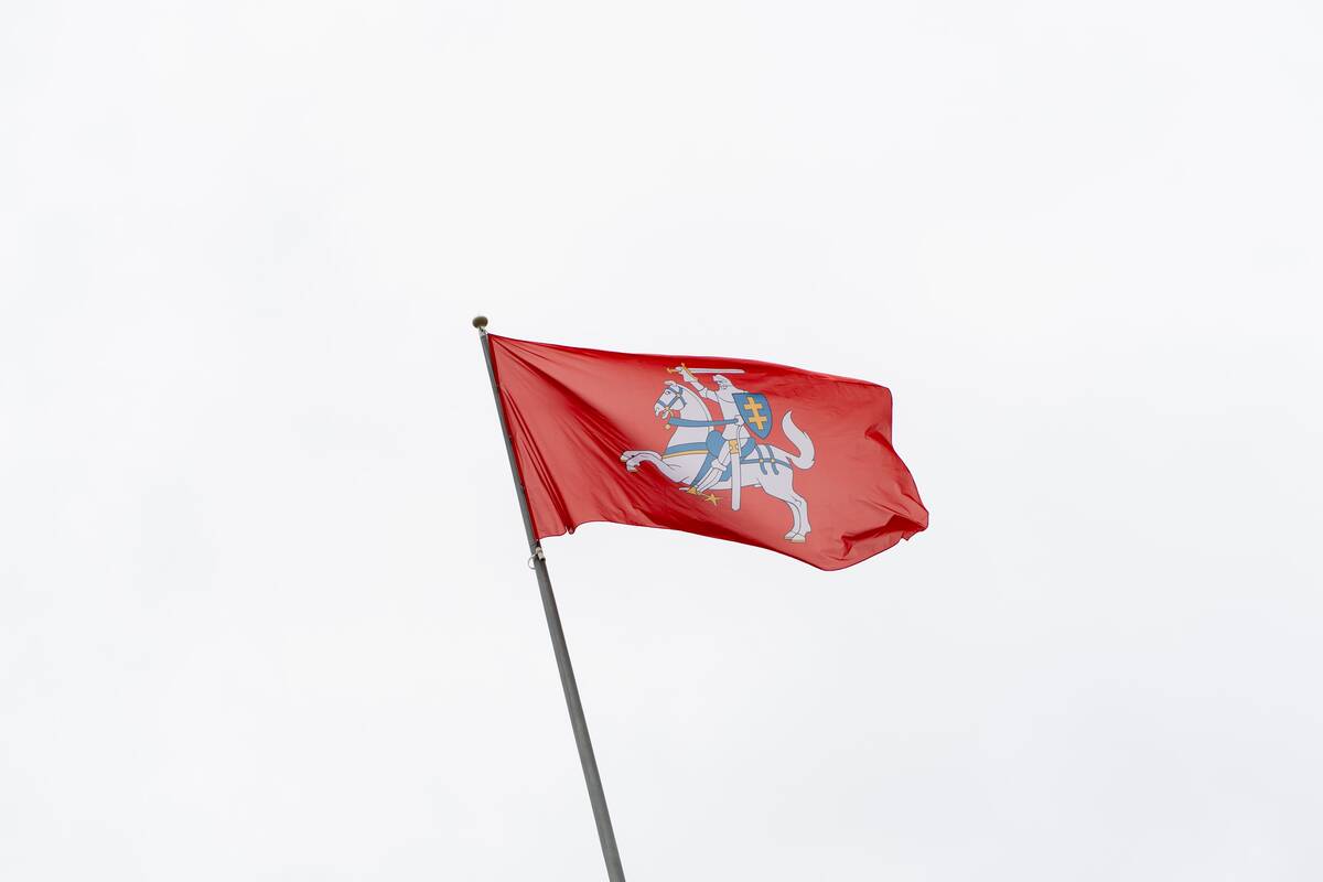 Kaune Valstybės diena – po skėčiais, bet su tradicijomis