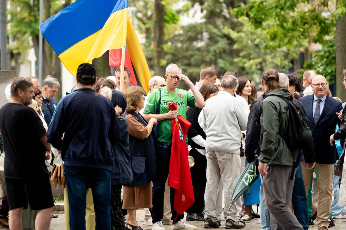 Kaune Valstybės diena – po skėčiais, bet su tradicijomis