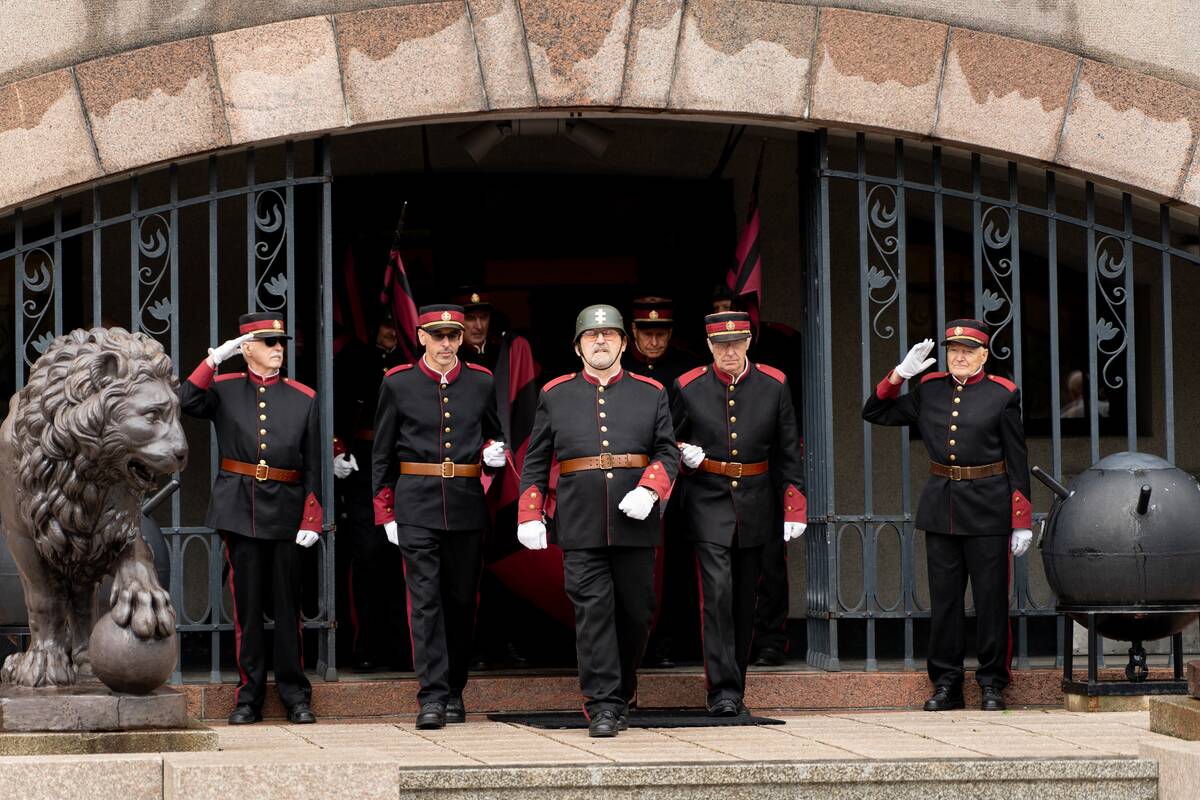 Kaune Valstybės diena – po skėčiais, bet su tradicijomis