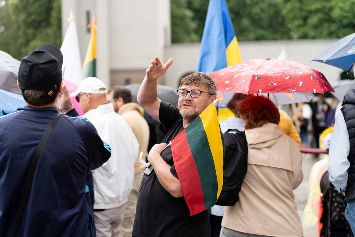 Kaune Valstybės diena – po skėčiais, bet su tradicijomis