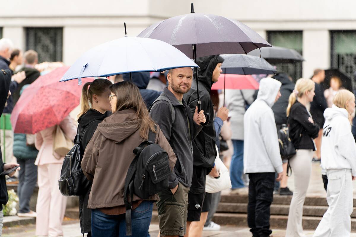 Kaune Valstybės diena – po skėčiais, bet su tradicijomis