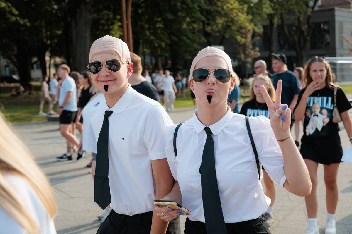 Gerbėjai renkasi į Pitbull'io koncertą  