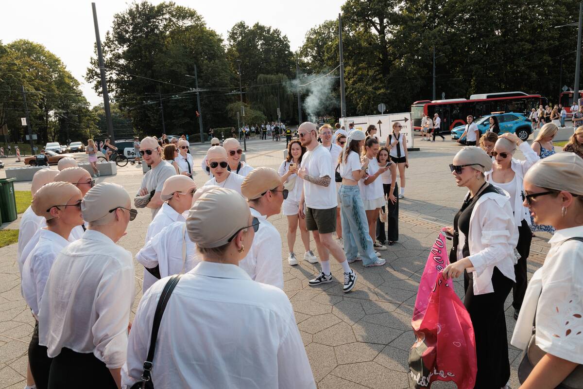 Gerbėjai renkasi į Pitbull'io koncertą  