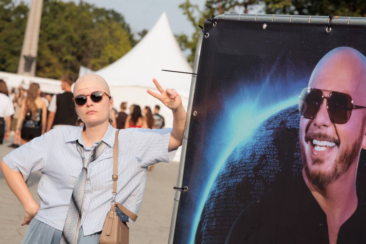 Gerbėjai renkasi į Pitbull'io koncertą  