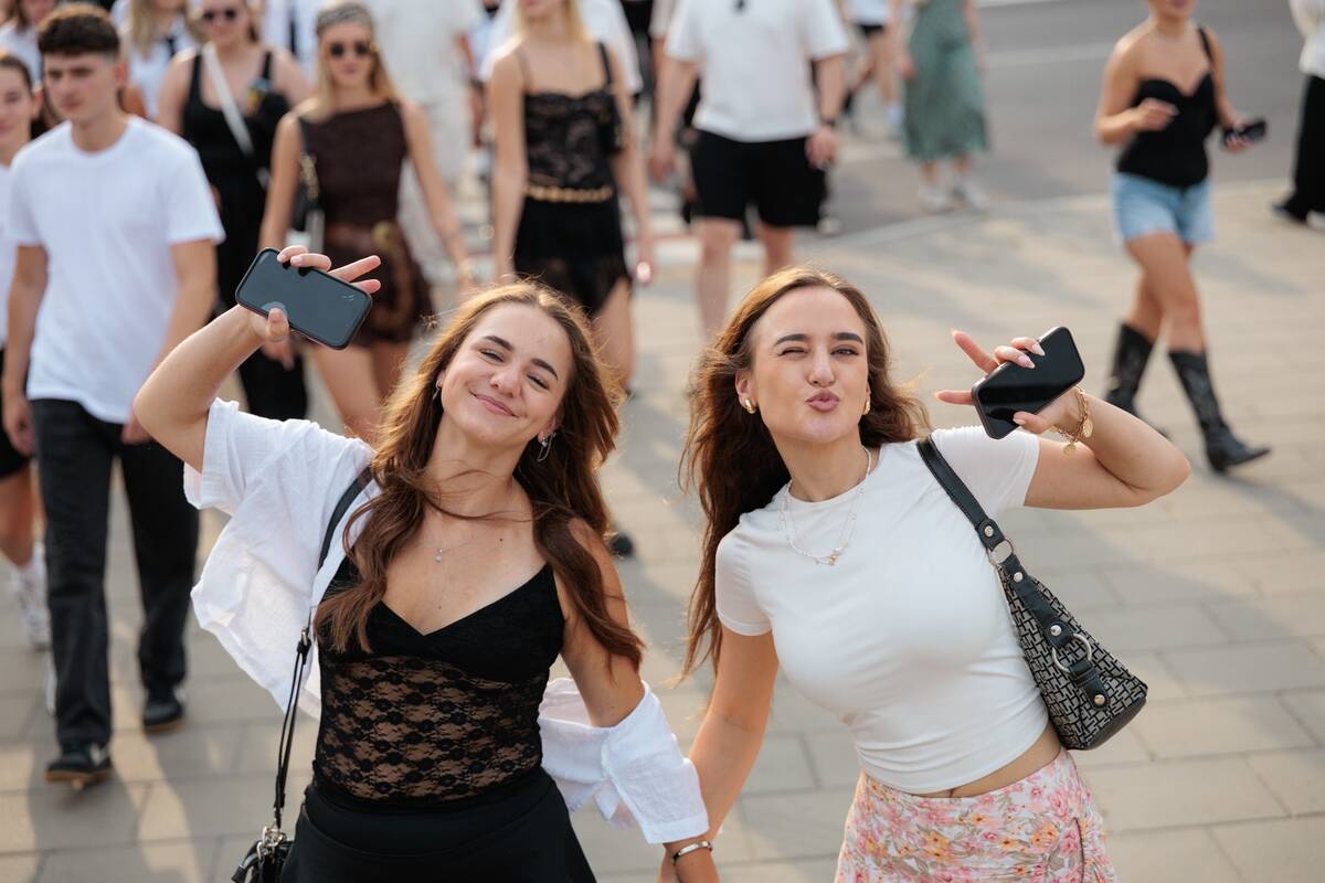 Gerbėjai renkasi į Pitbull'io koncertą  