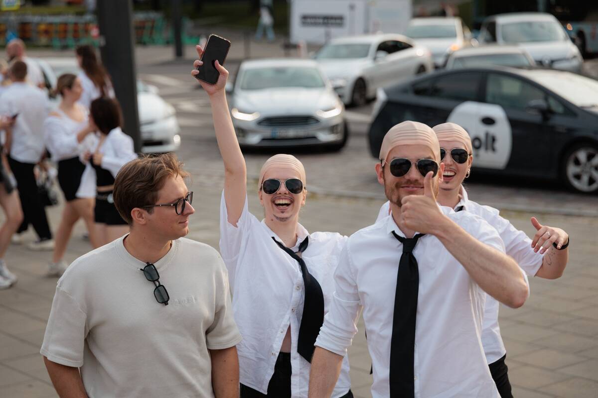 Gerbėjai renkasi į Pitbull'io koncertą  