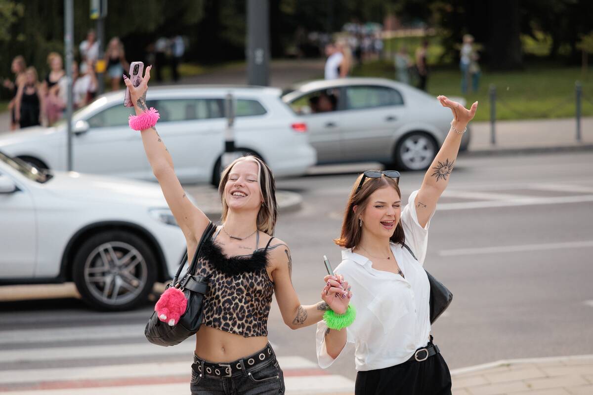 Gerbėjai renkasi į Pitbull'io koncertą  