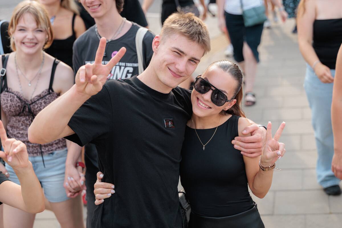 Gerbėjai renkasi į Pitbull'io koncertą  
