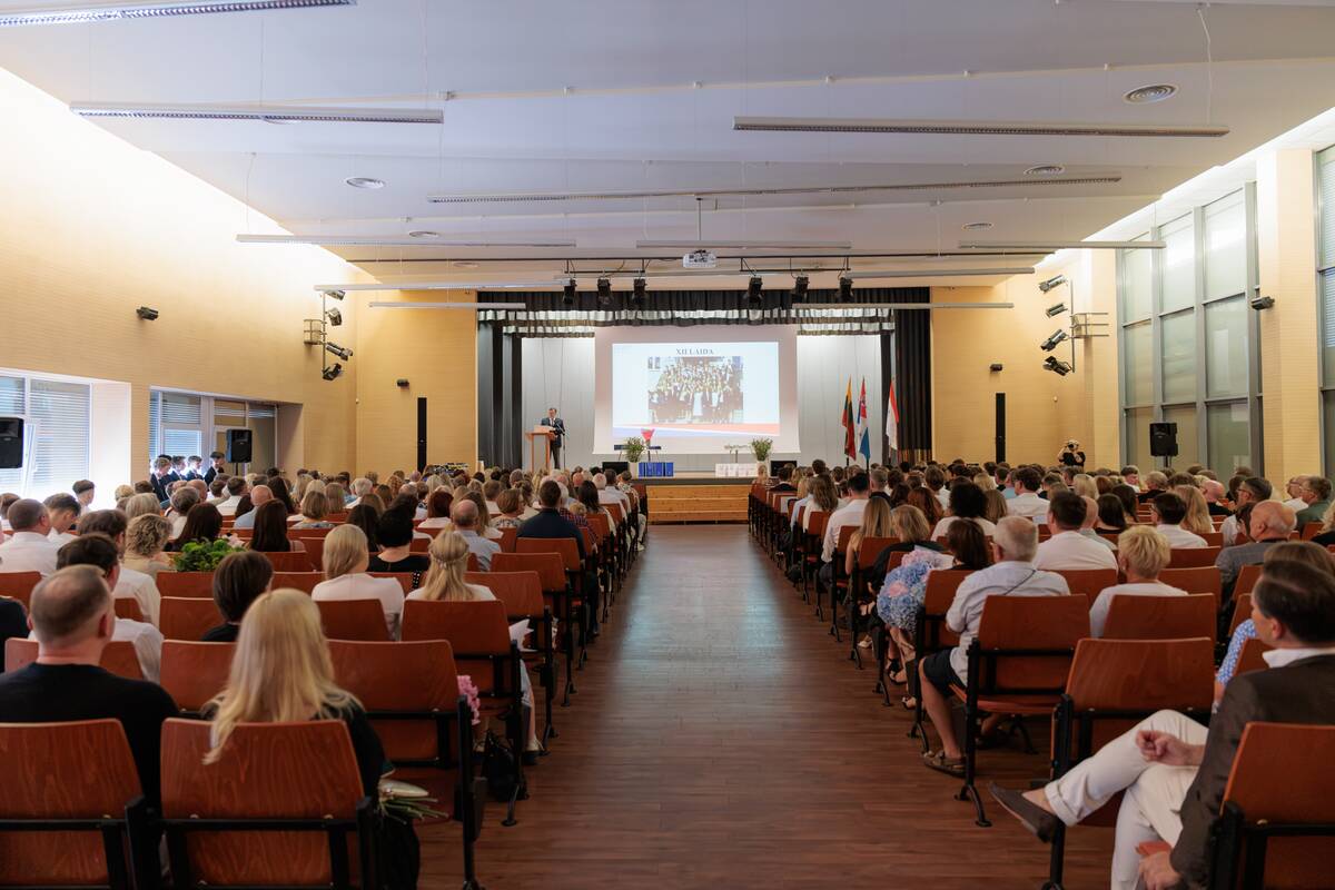 LSMU gimnazijos atestatų įteikimai
