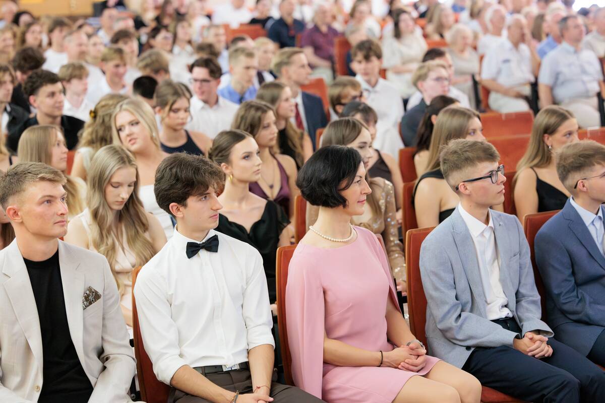 LSMU gimnazijos atestatų įteikimai