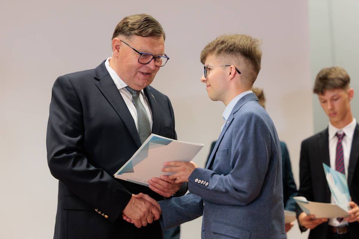 LSMU gimnazijos atestatų įteikimai