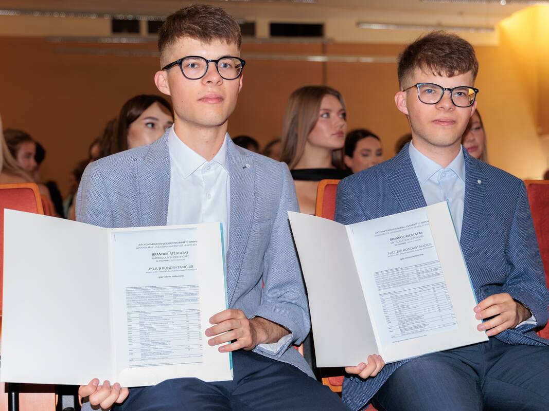 LSMU gimnazijos atestatų įteikimai