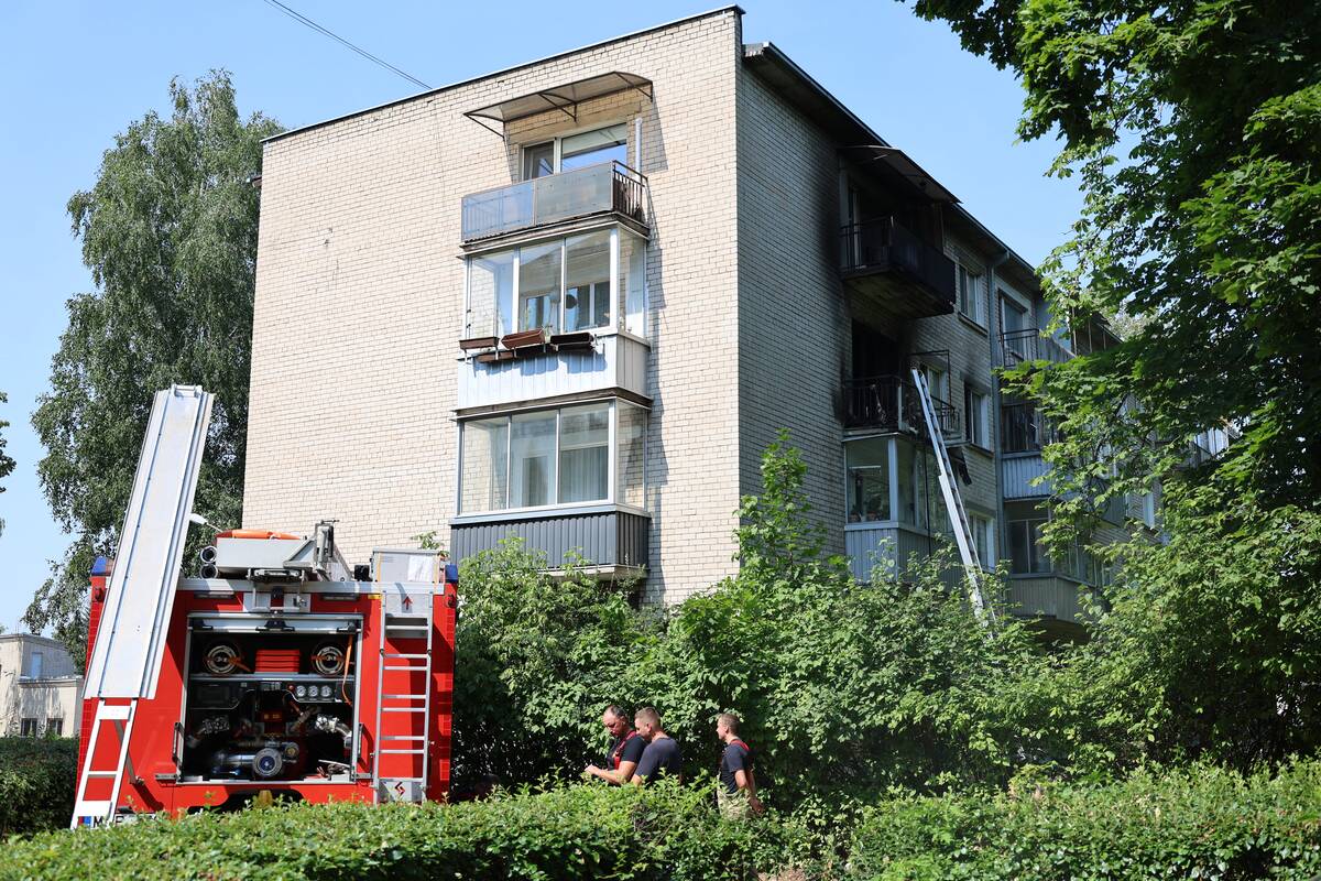 Panemunėje – liepsnos iš balkono