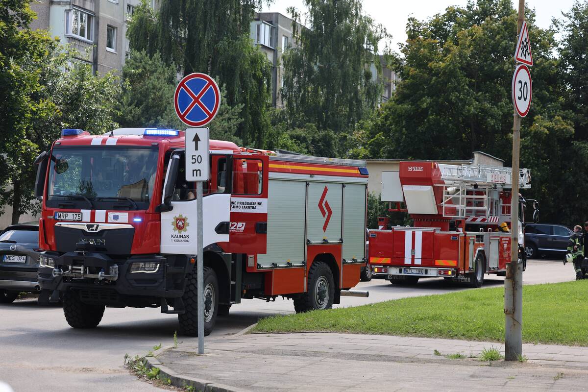 Gaisras Šarkuvos g. daugiabutyje