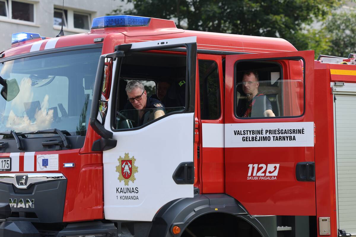 Gaisras Šarkuvos g. daugiabutyje