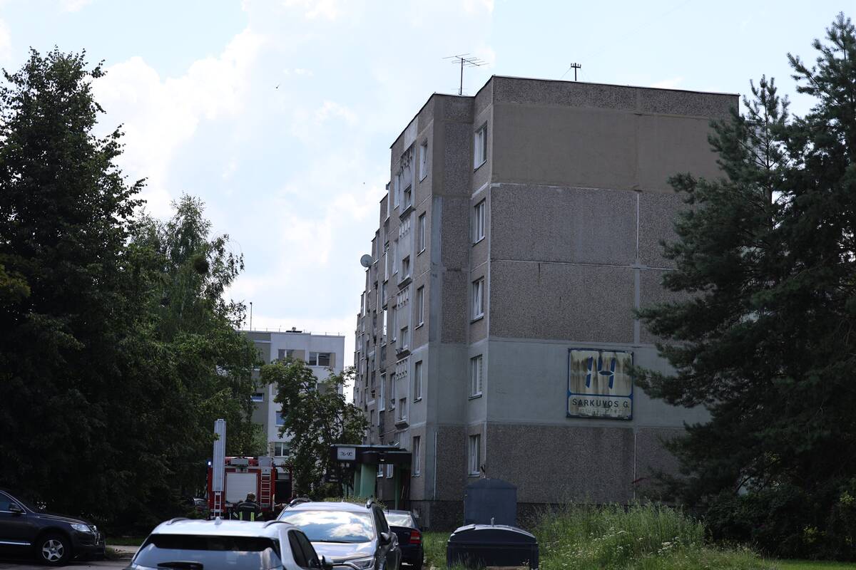 Gaisras Šarkuvos g. daugiabutyje
