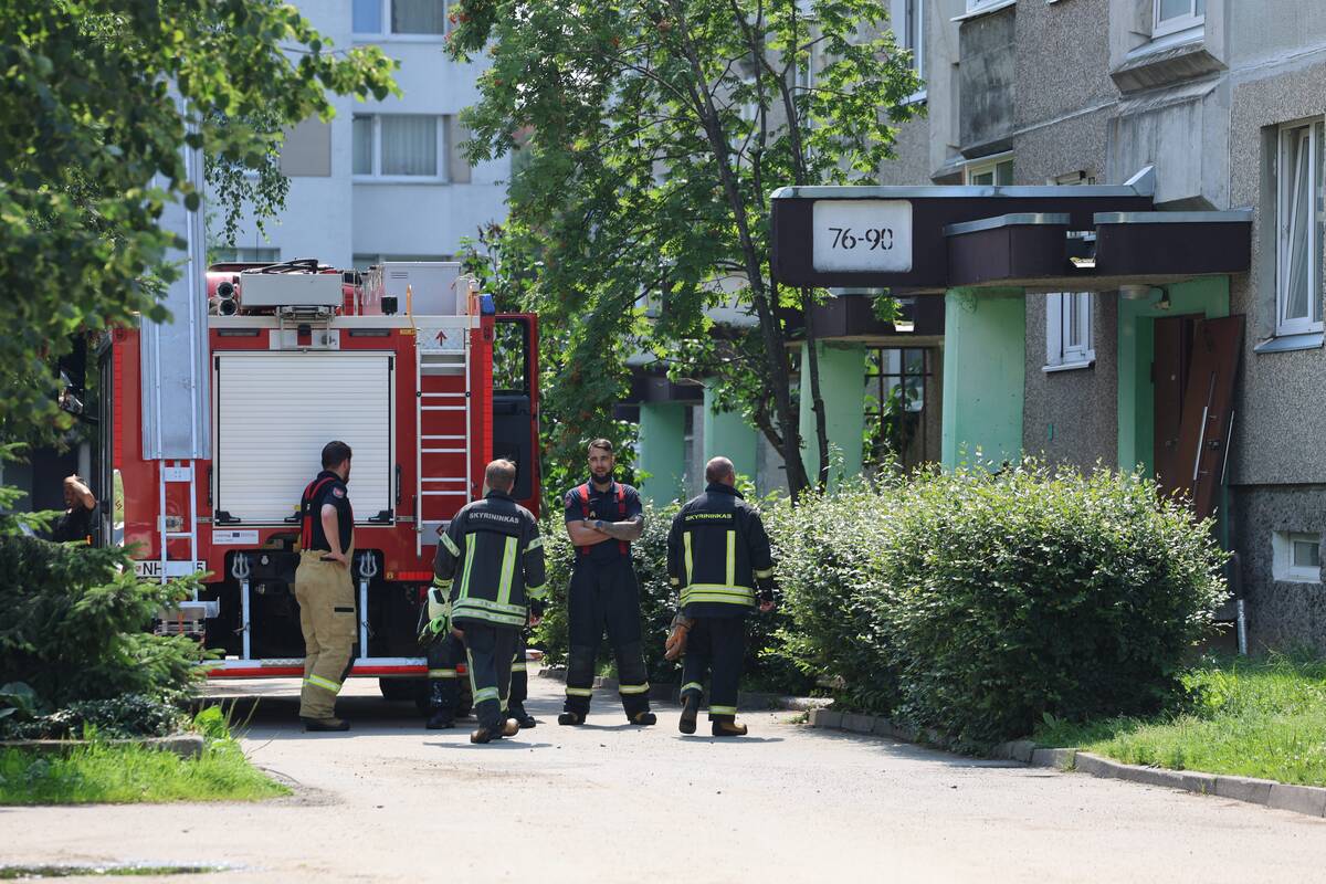 Gaisras Šarkuvos g. daugiabutyje