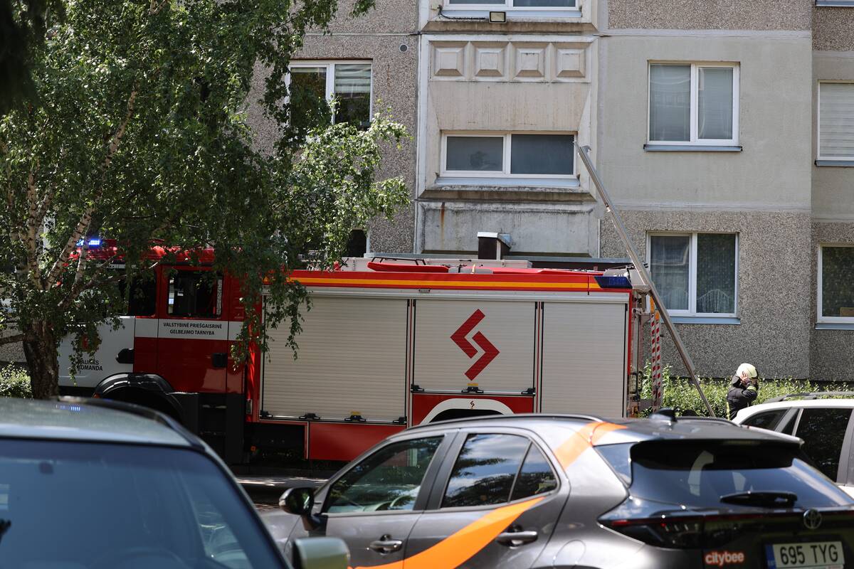Gaisras Šarkuvos g. daugiabutyje